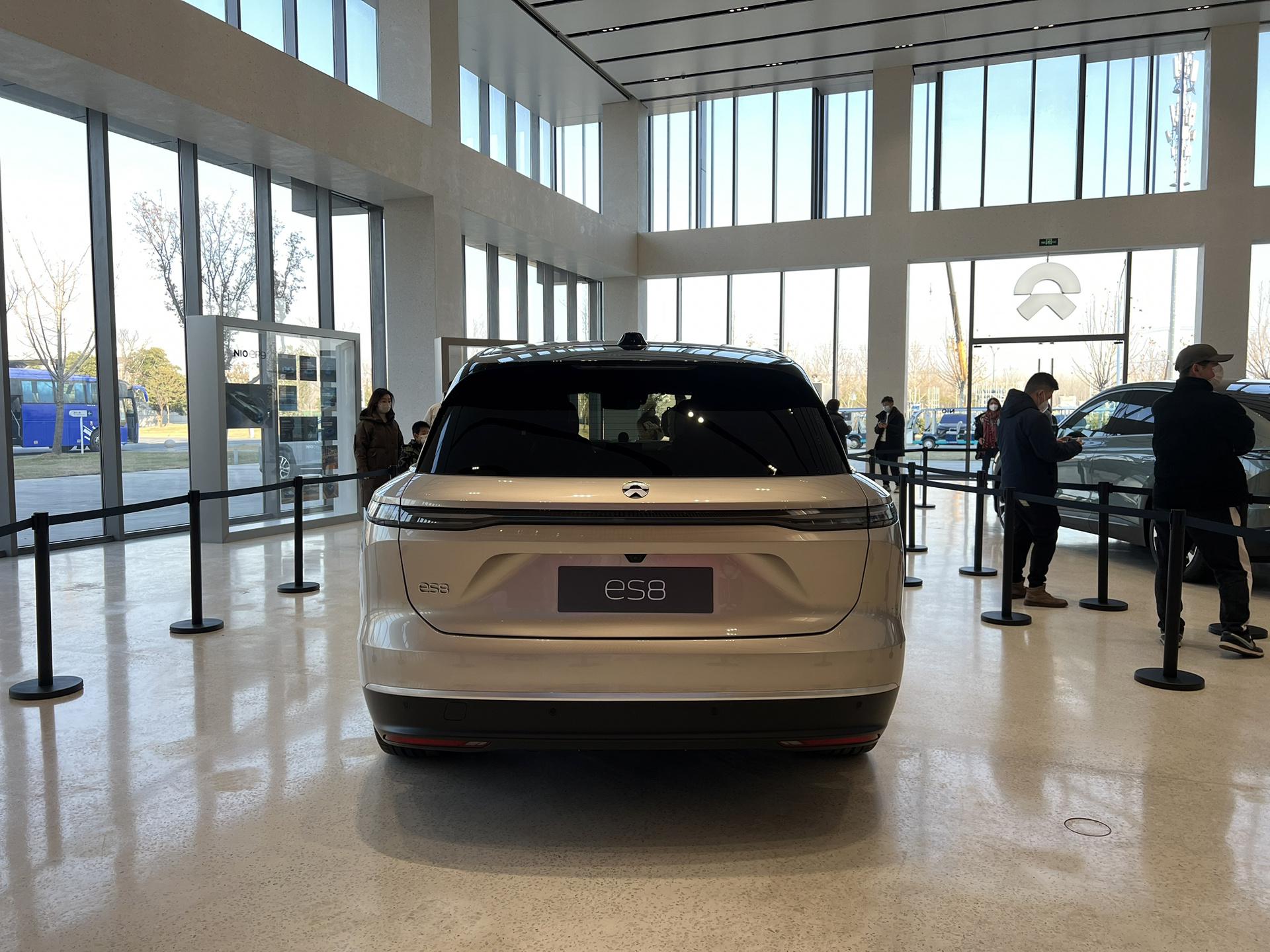 蔚来全新旗舰es8实拍 2023年度纪念色 曙光金 非常高级又低调的颜色.