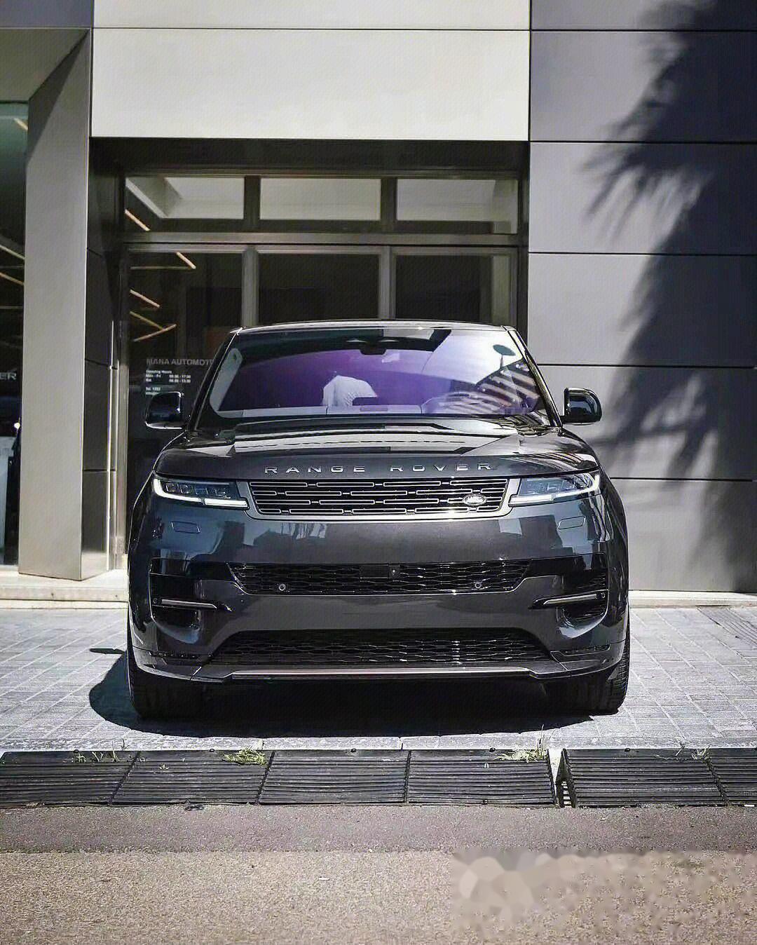 2023款路虎揽胜运动版了解一下05