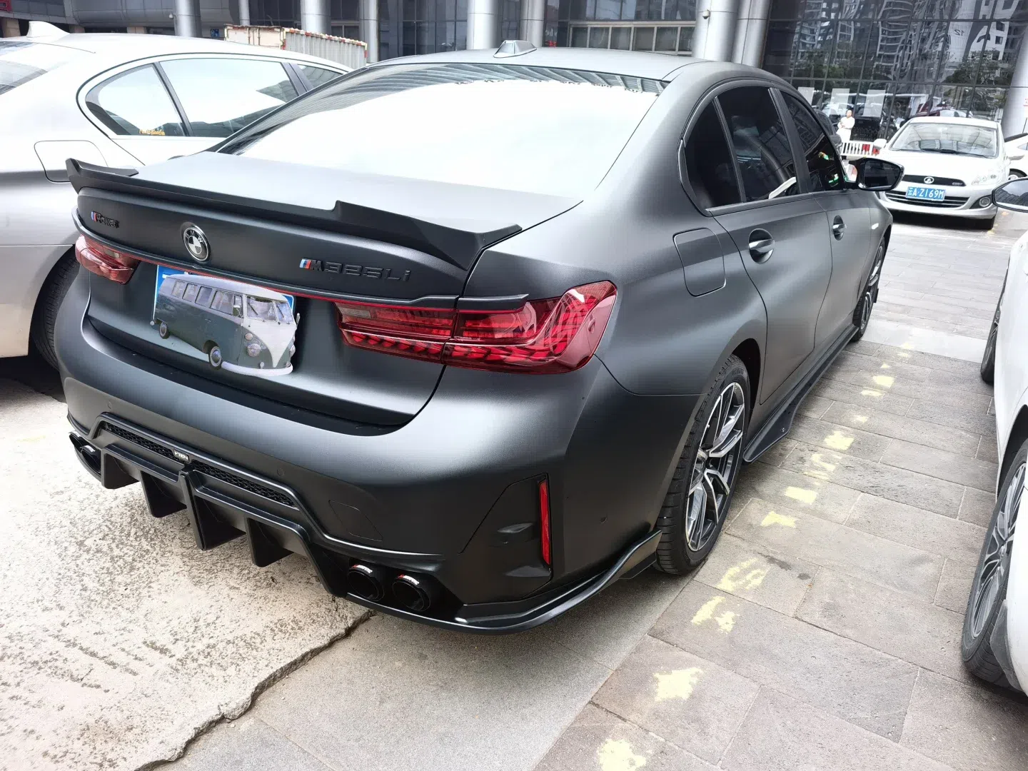 23款宝马3系改后唇案例