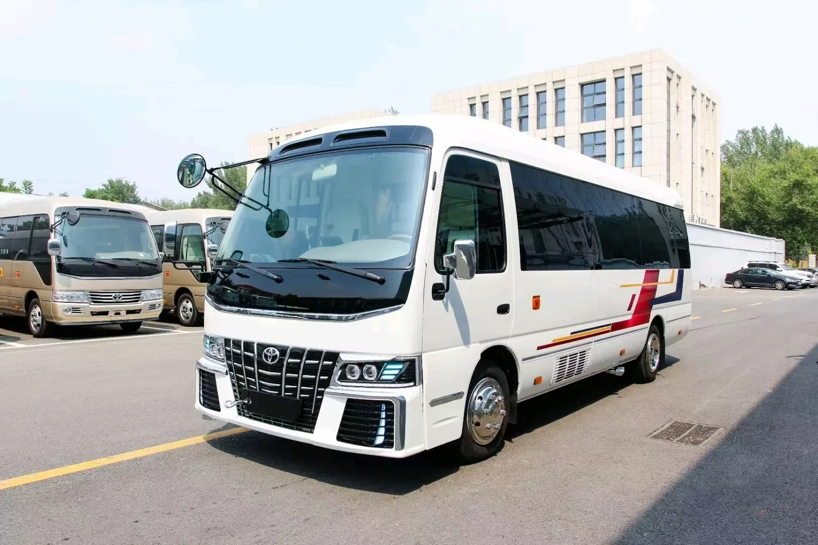 深圳机场接送包车 丰田考斯特 商务车供应