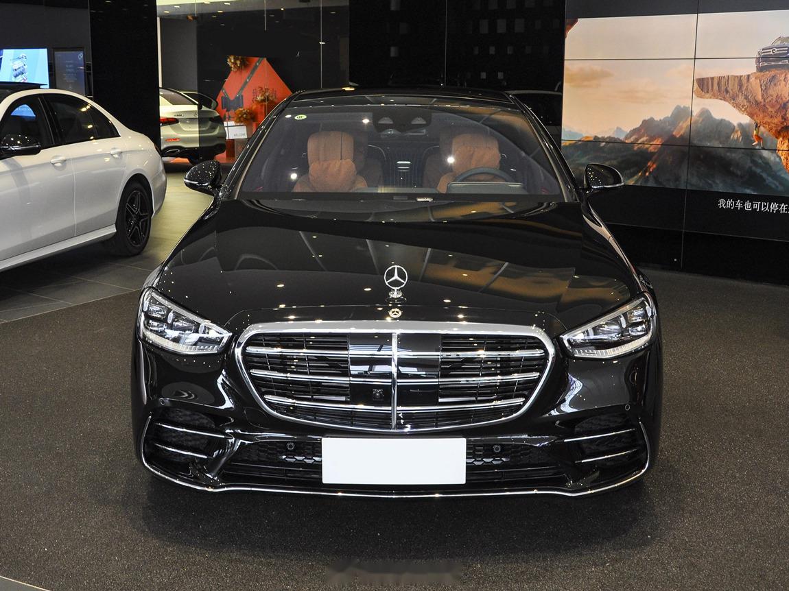 奔驰 s500l 4matic 曜岩黑/赭石棕 直接现金优惠26万,160万出头