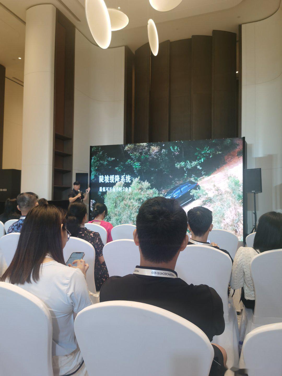 试驾奔驰官方试驾活动,试驾了eqe,个人重点体验了智能动能回收和后轮