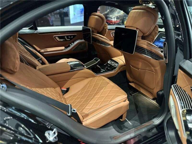 奔驰 s500l 4matic 库存车 曜岩黑/赭石棕 车辆于2021年07月生