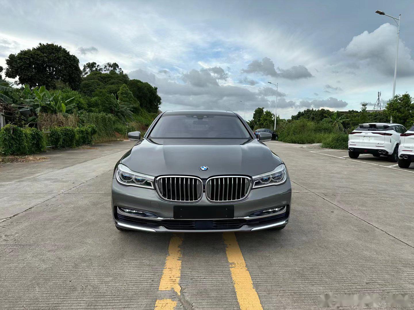 全款33.5万 18款宝马750li四座行政/4.0t 全满配置