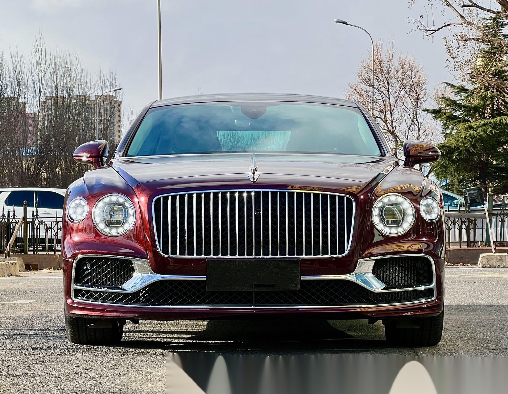 宾利 飞驰 w12 板球红/亚麻白 二手车 21年2月上牌,23500公里,原版