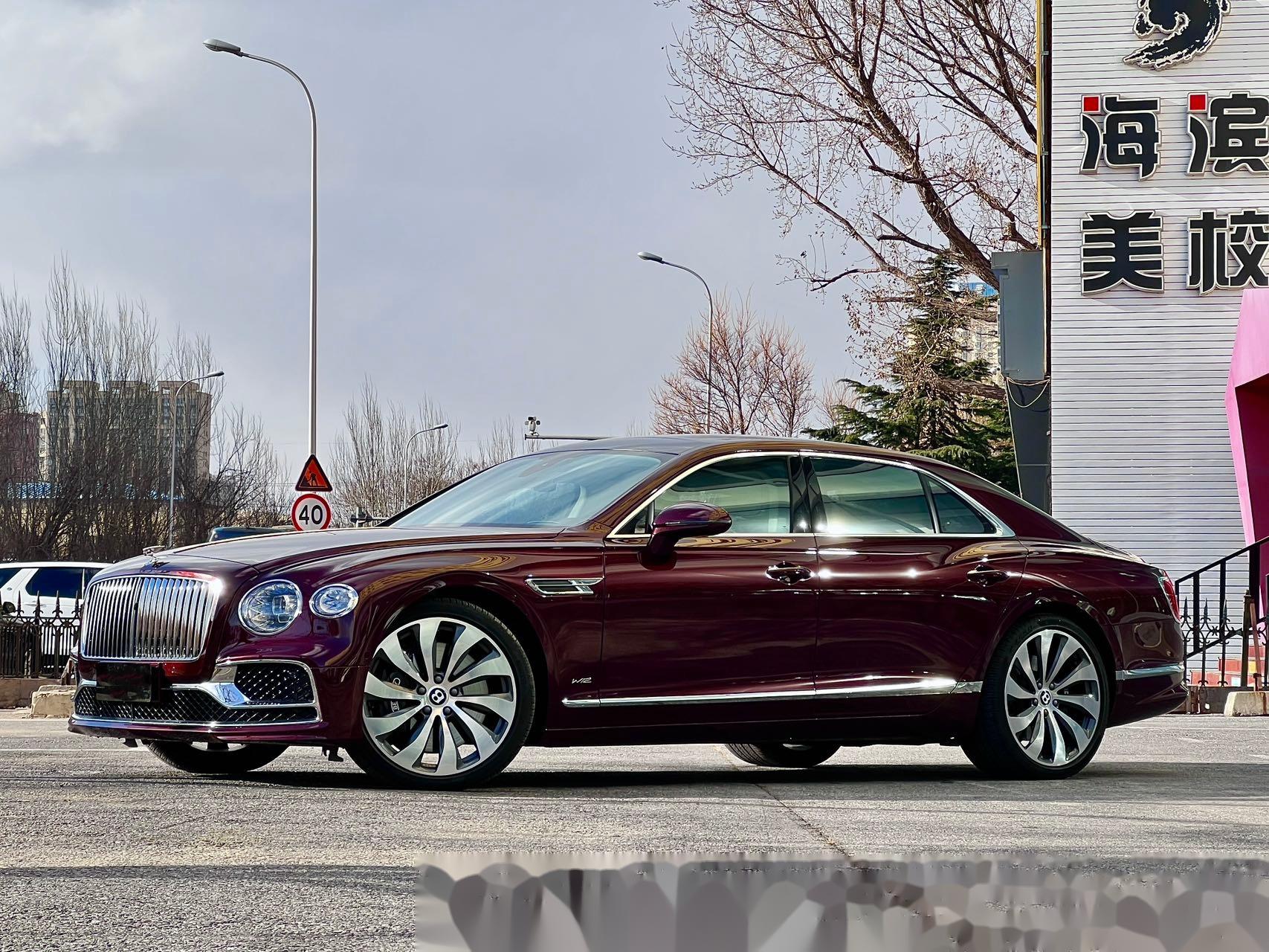 宾利 飞驰 w12 板球红/亚麻白 二手车 21年2月上牌,23500公里,原版