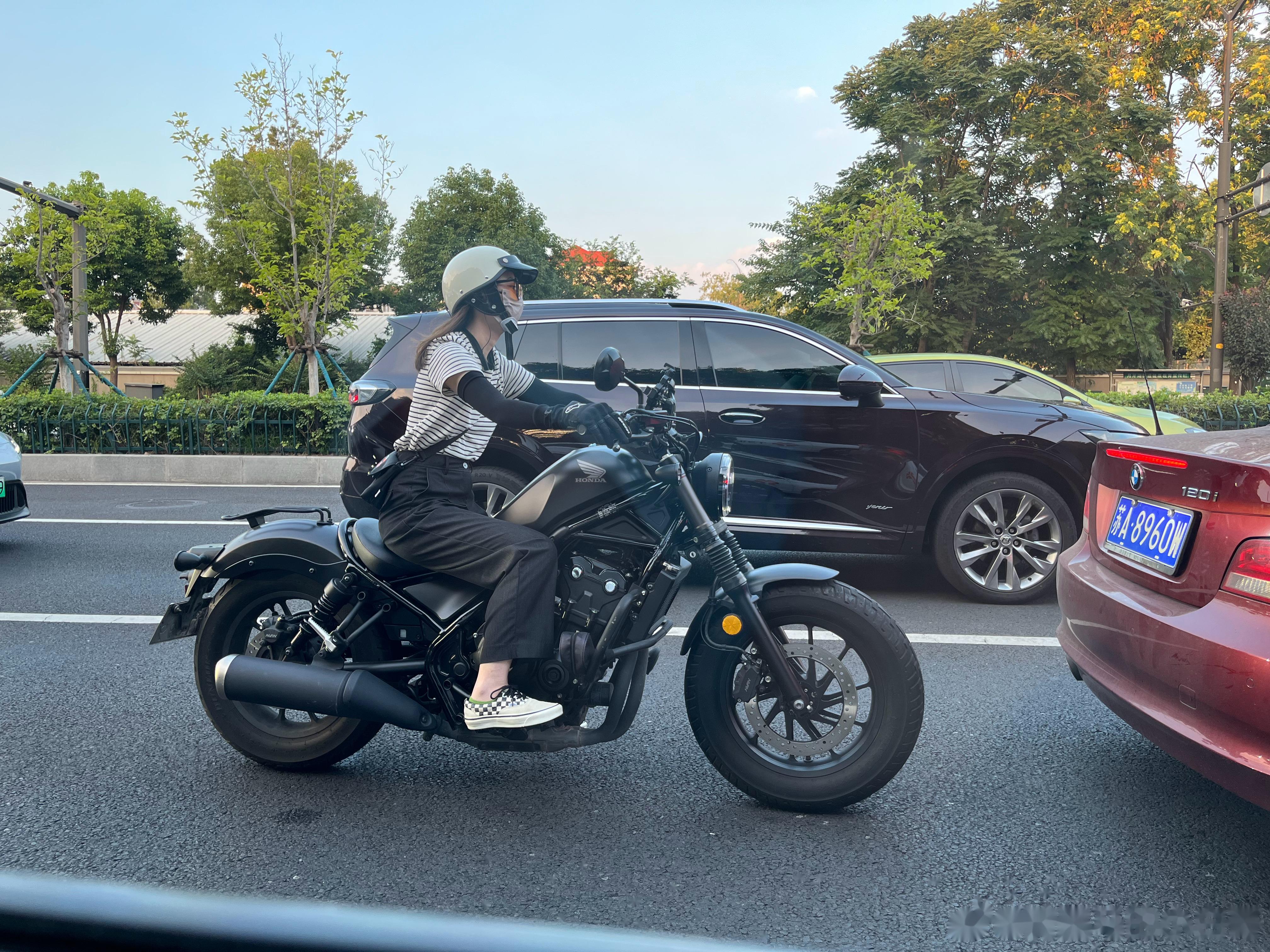 机车酷女孩 p2.我的快乐点就是这么简单 p3.你在哪?我