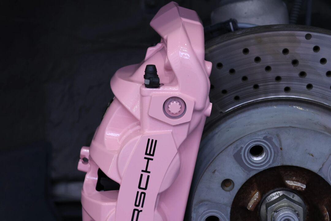 好好看!保时捷911卡钳改色樱花粉94