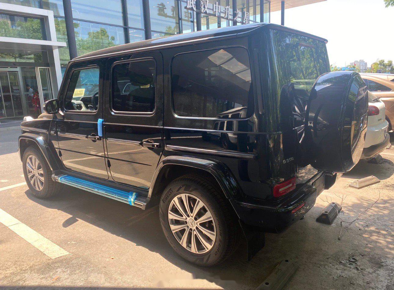 g350奔驰 祖母绿 棕内饰… 照片不重要…重要的是…车和价格? 142.