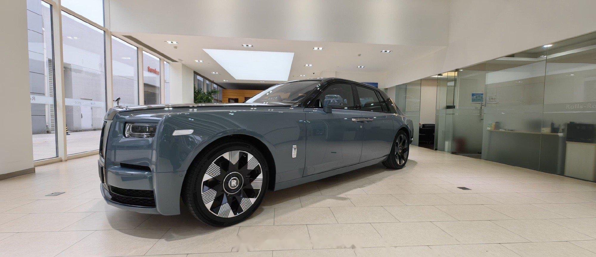 劳斯莱斯幻影 标轴 圆石滩限定版 蒙特维德云雾森林绿双色 芍药粉 4座