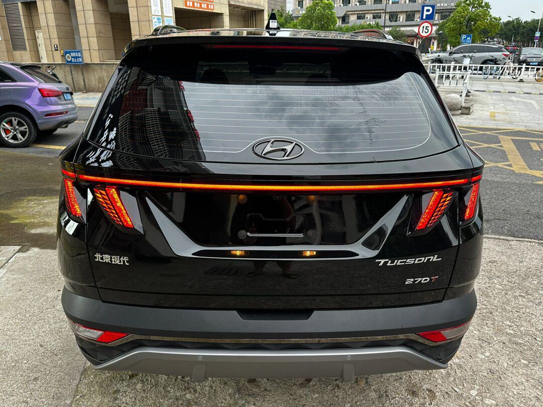 改色系列之现代途胜装贴亮黑车衣完工