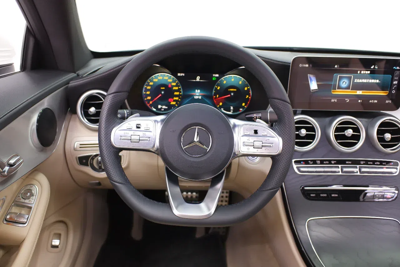 2022年奔驰c200轿跑 女生开可太适合了