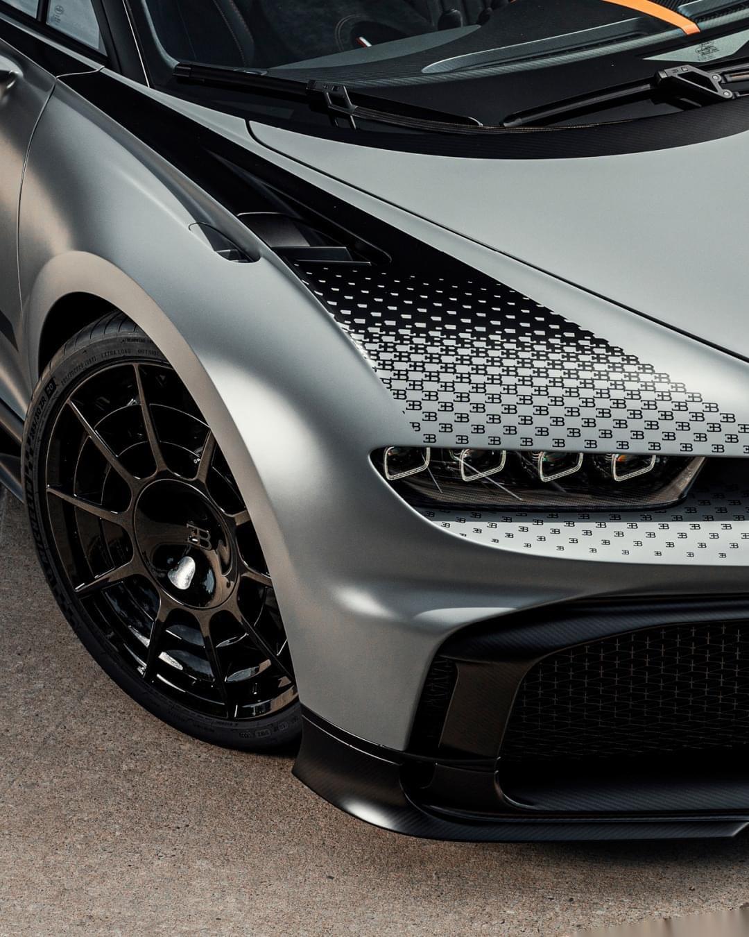 布加迪chiron pur sport grand prix08 在内部,数字"