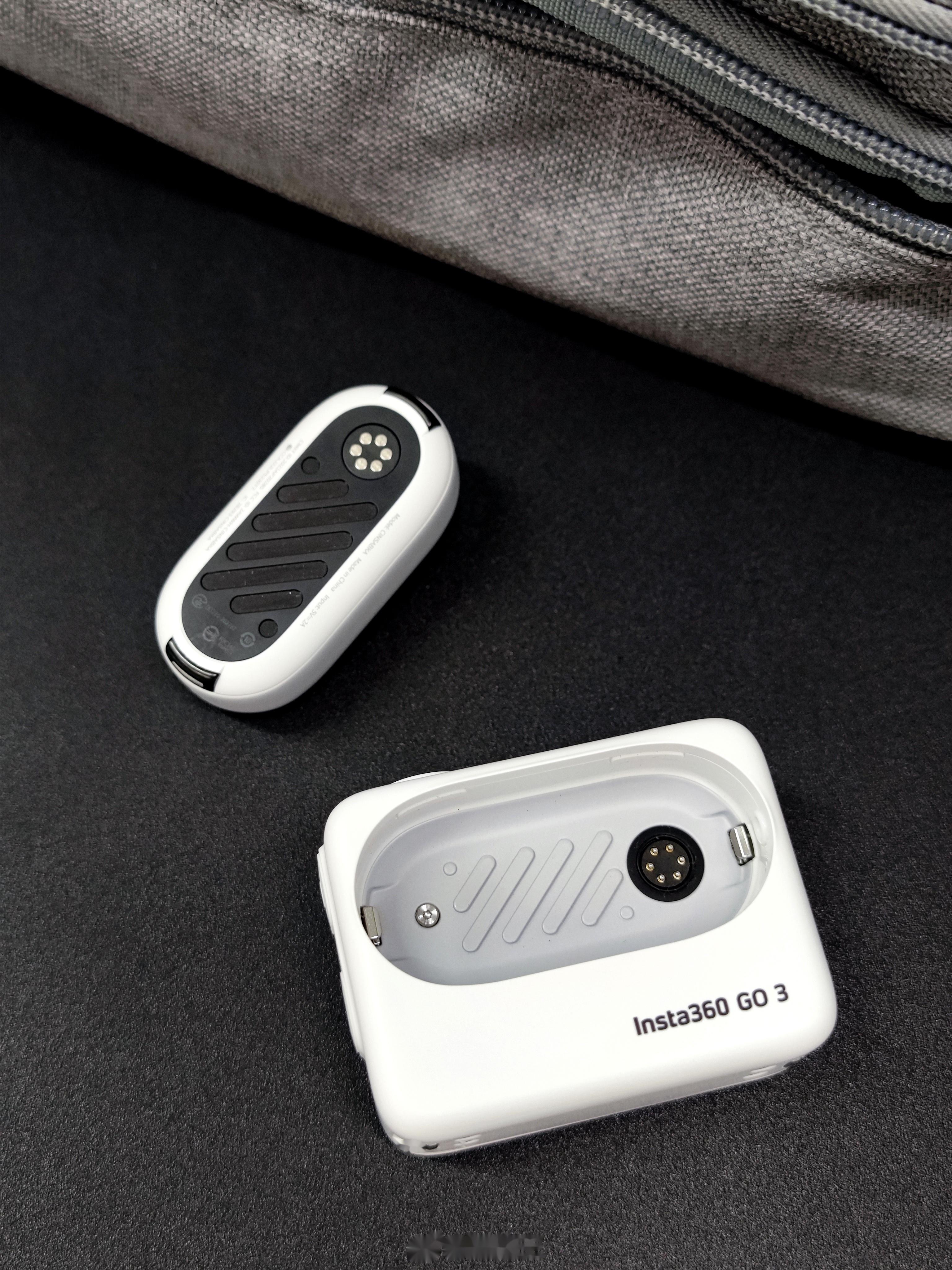 insta360的拇指相机go进化到第三代了,终于有了带屏幕的拓展舱了,方便