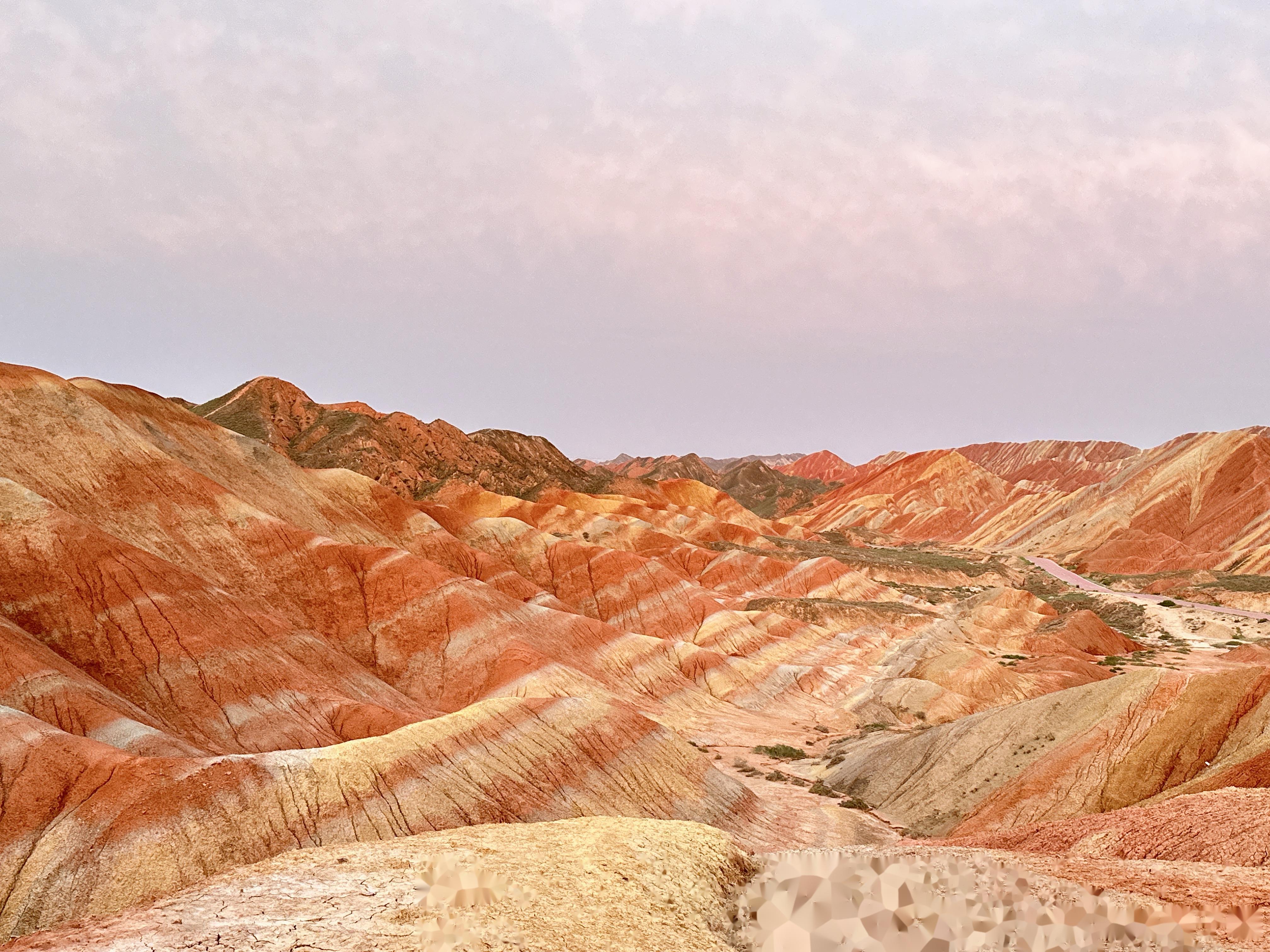 7月,看了大自然鬼斧神工的丹霞地貌,感受了一望无际的沙漠,穿越了荒凉