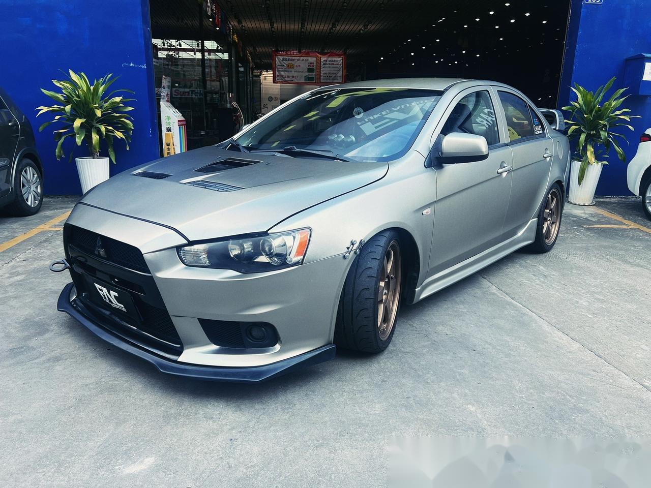 三菱翼神:金属拉丝钛灰