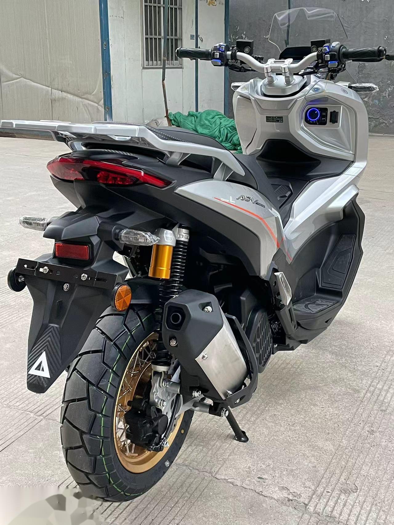 最满意:车在西安贝斯特摩托城买的,销售找的小苏车非常不错,细节到位