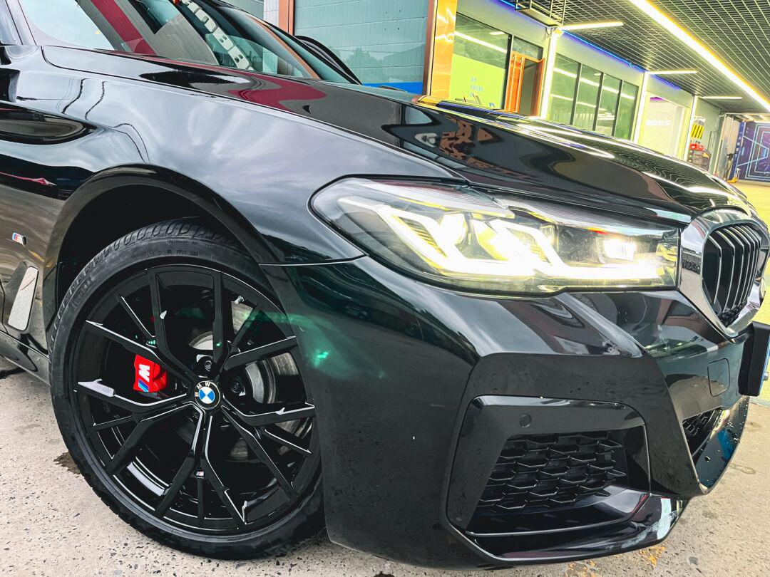宝马5系轮毂卡钳改色,帅气!