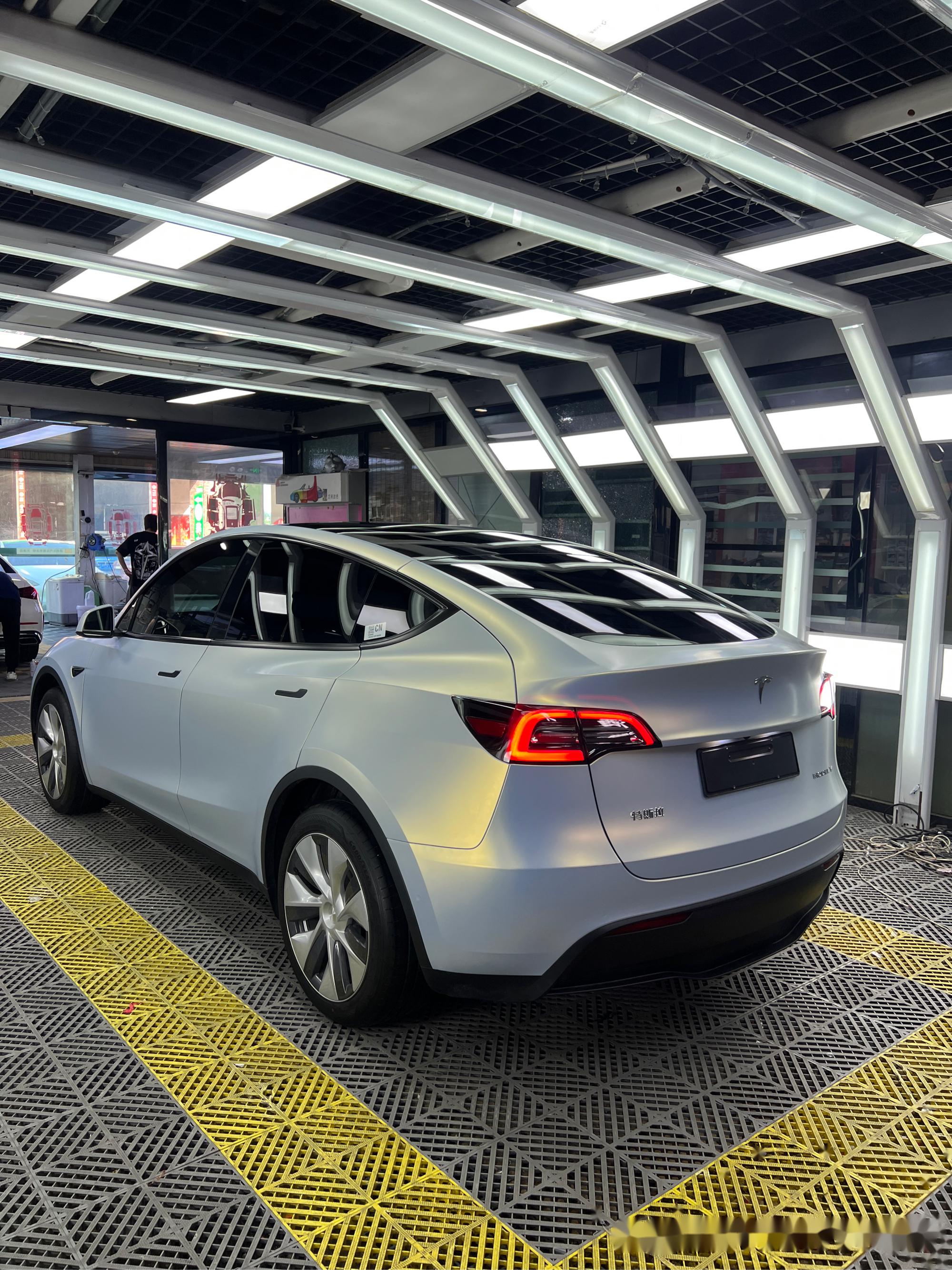 特斯拉y改色远峰蓝魅金(哑)施工完工[得意][得意][得意][得意]