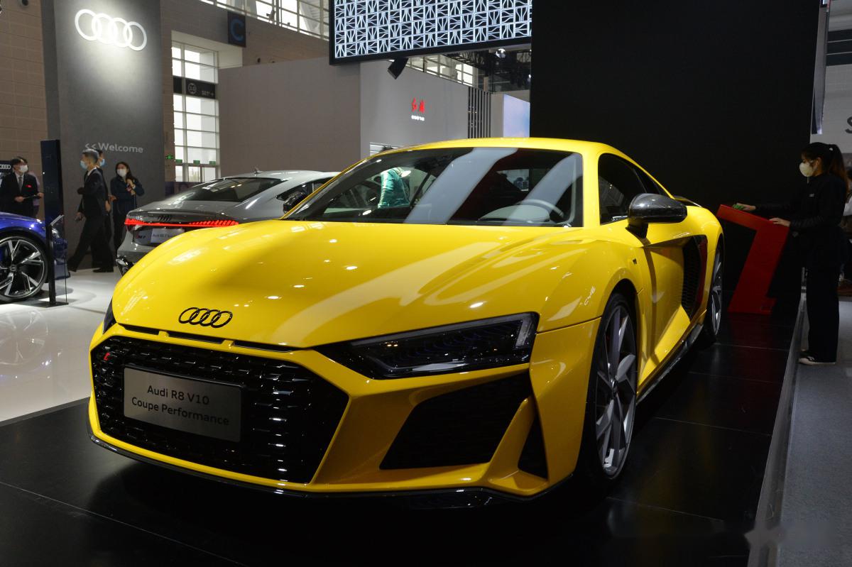 奥迪r8是奥迪的旗舰超级跑车,新一代车型最新动态是终止生产.
