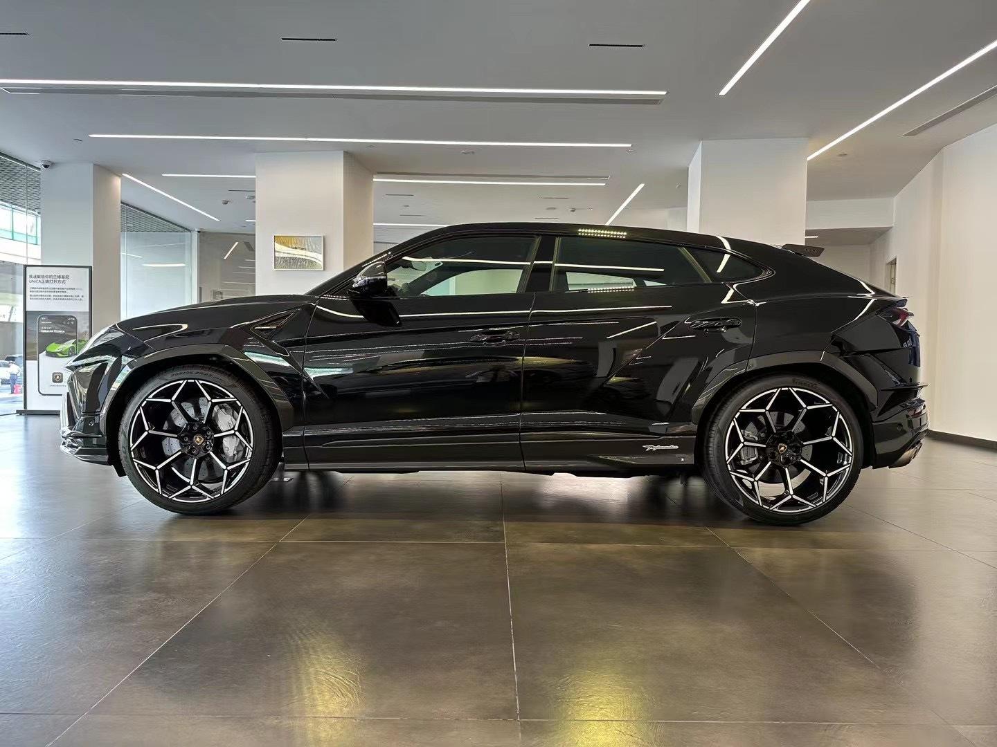 兰博基尼 urus p版 黑/黑 5座 现车售全国 选装碳纤维机盖