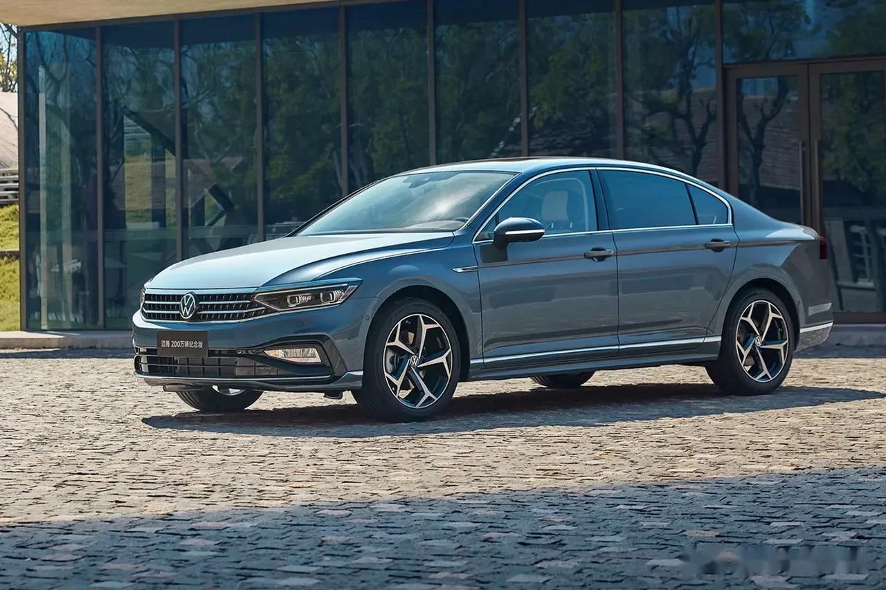 b级豪华商务轿车天花板,2023款大众迈腾!