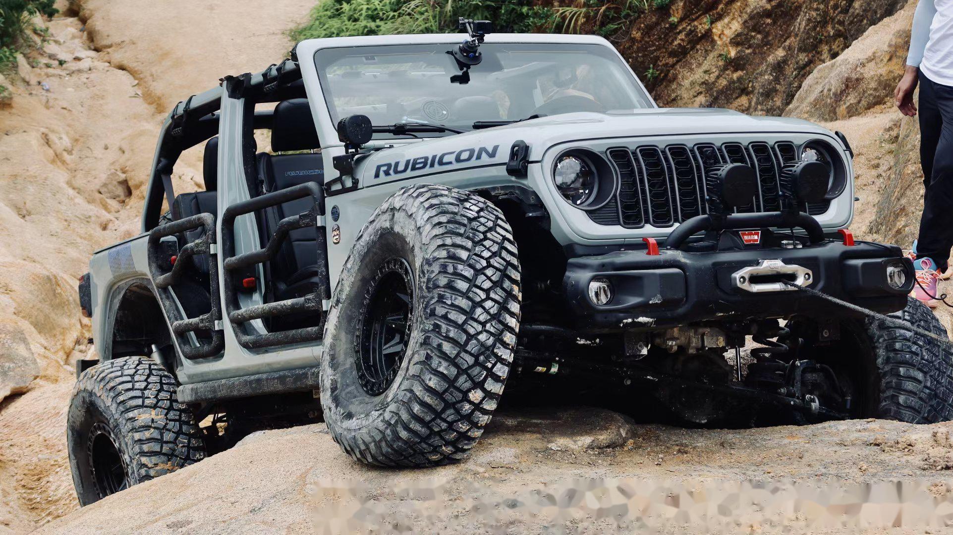 jeep 2024款新牧马人4xe,无论是安全性,动力性,操控性,还是舒适性,都