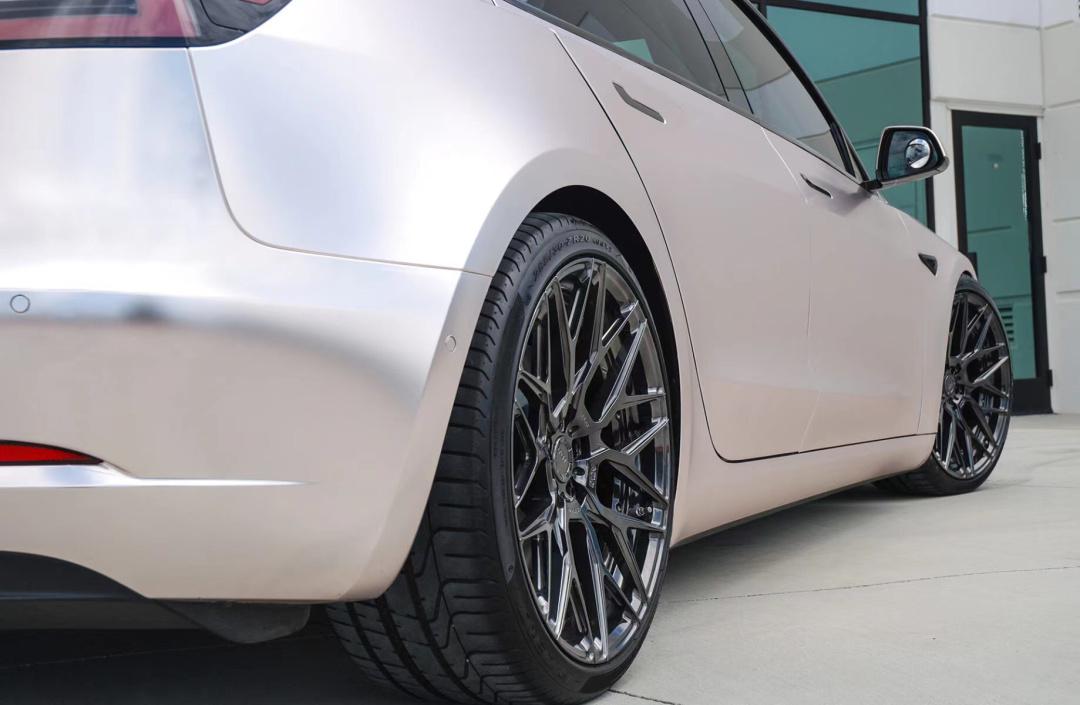 特斯拉model3 大轮毂低姿态