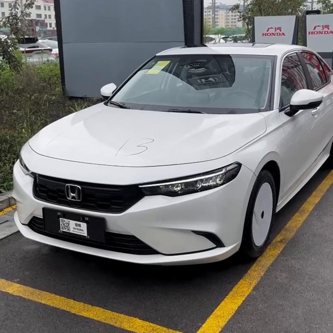 作为一款价格适中,颜值高,省油,空间大的紧凑型轿车,2023款本田型格
