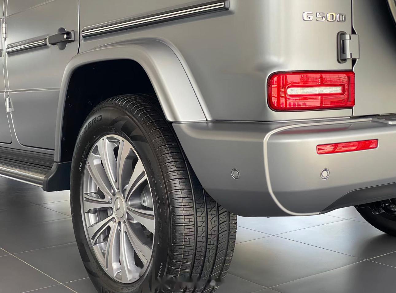 奔驰 g500 (my803) 外观车漆:051-哑光铂金灰 内饰颜色:912