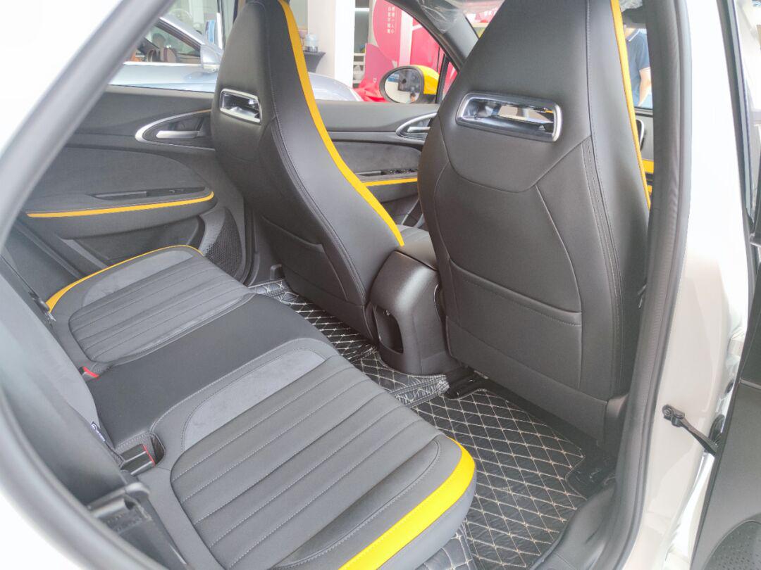 欧拉好猫gt是一款非常出色的纯电动车型,它的后排空间,后备箱空间和车