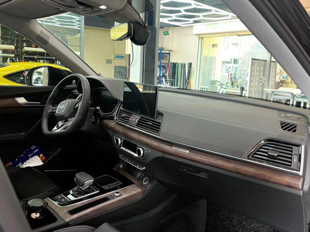 奥迪q5l 岑木内饰,升降高音喇叭