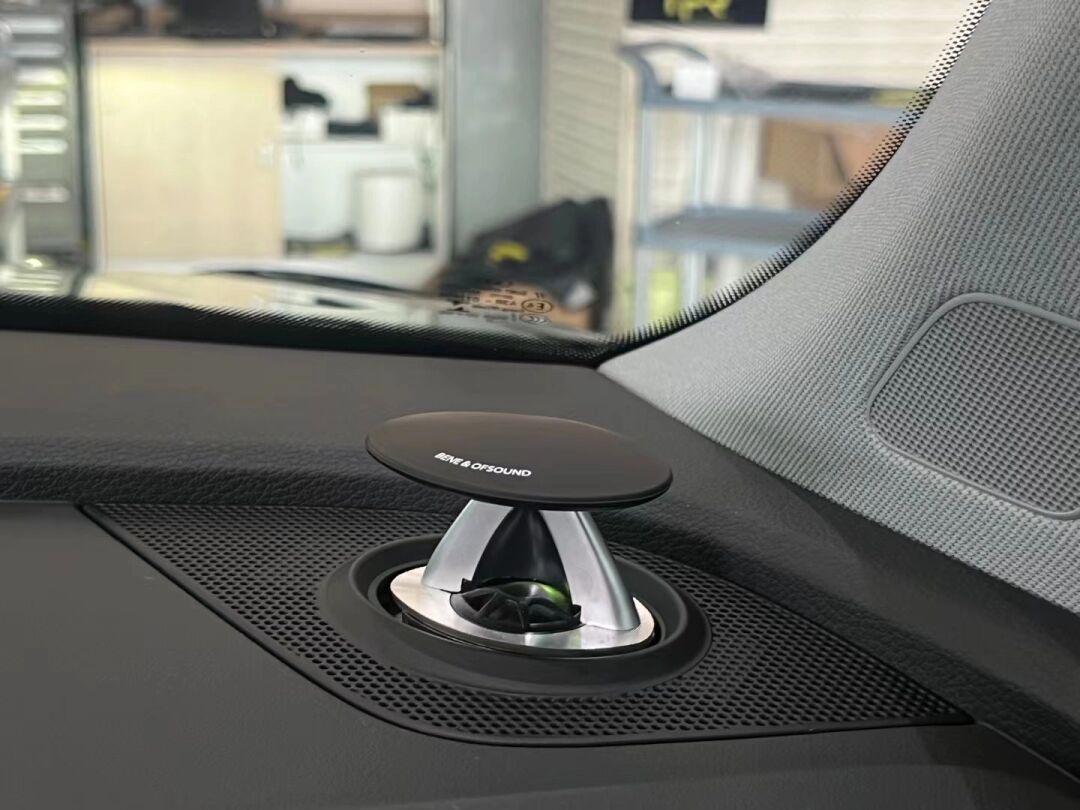 奥迪q5l 岑木内饰,升降高音喇叭