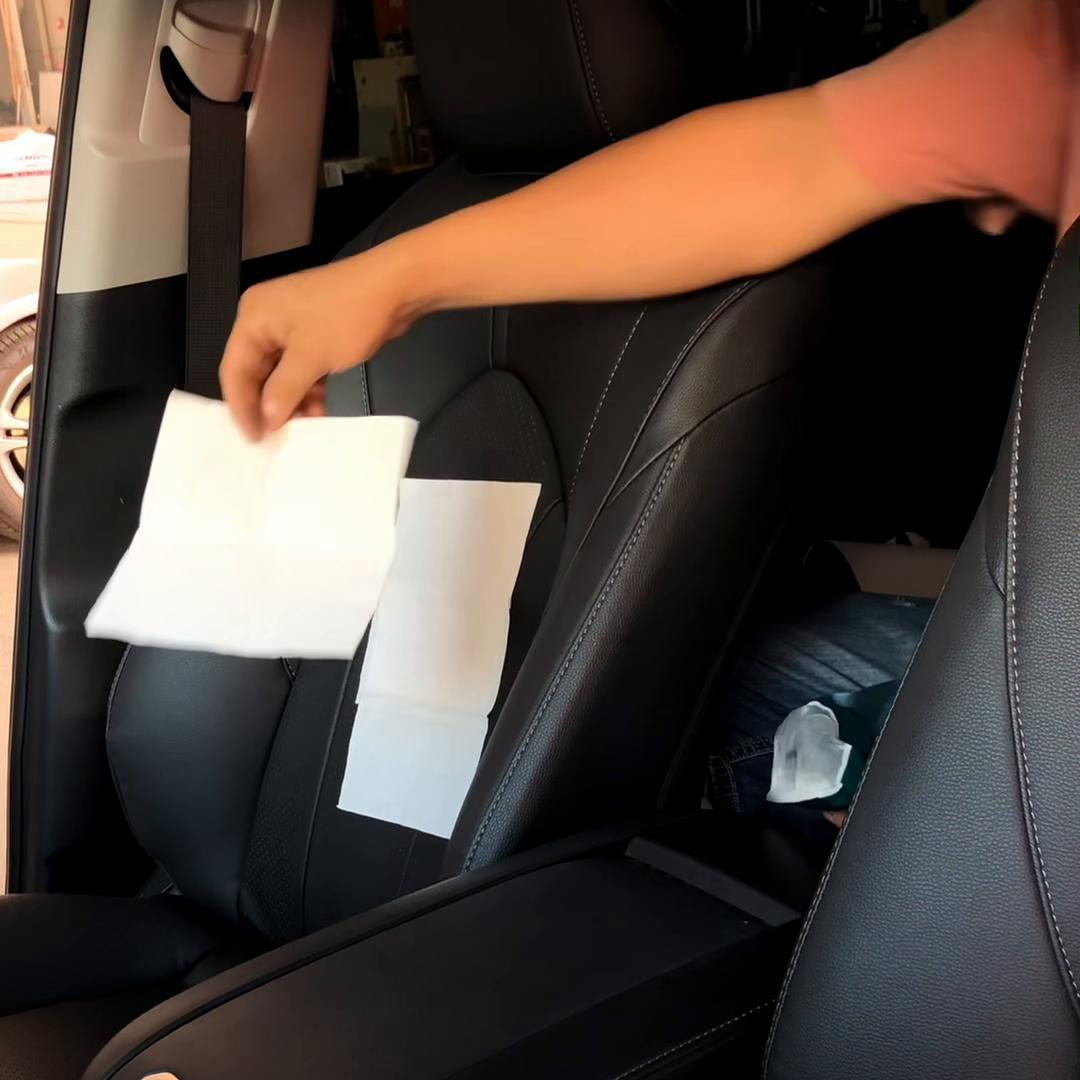 丰田汉兰达今天安装了座椅通风和氛围灯