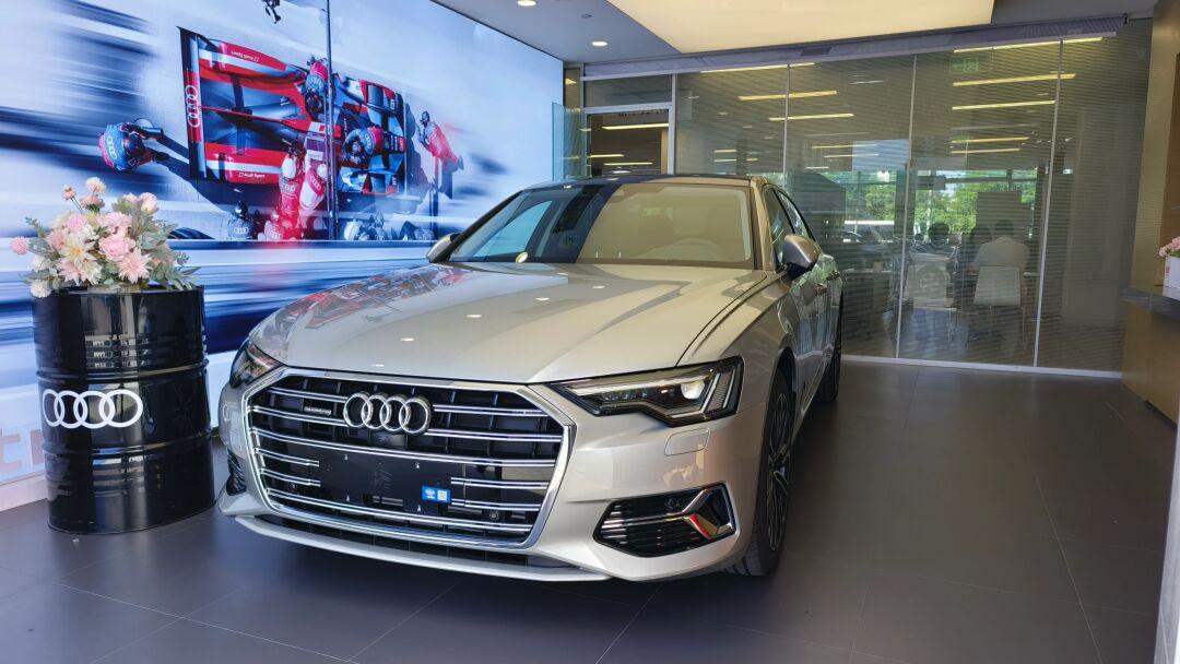 白金色奥迪a6l值得拥有嘿