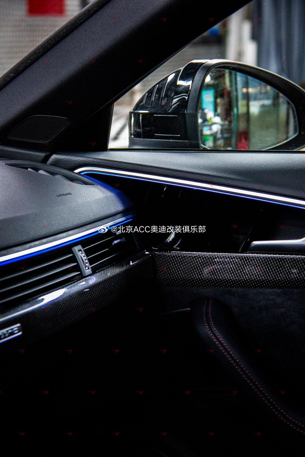 奥迪s4 avant(b9pa)仪表台氛围灯 这条氛围灯还是很受欢迎的 ——来自