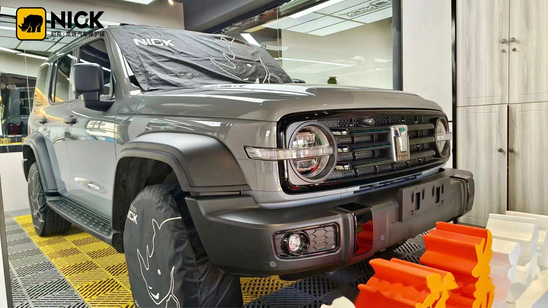 坦克300到新疆永和嘉业贴尼克隐形车衣亮度效果乌鲁木齐专业贴隐形车