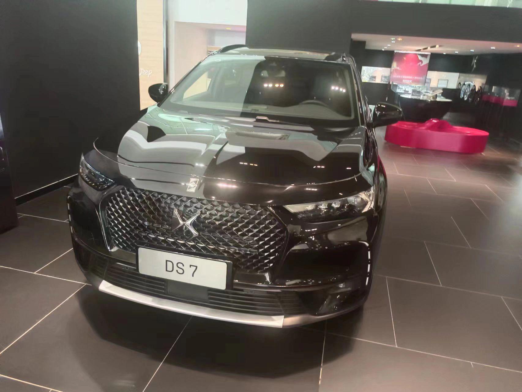 造型优雅,配置丰富,ds7 卢浮宫限量款落地26万可以拥有行走的艺术品.