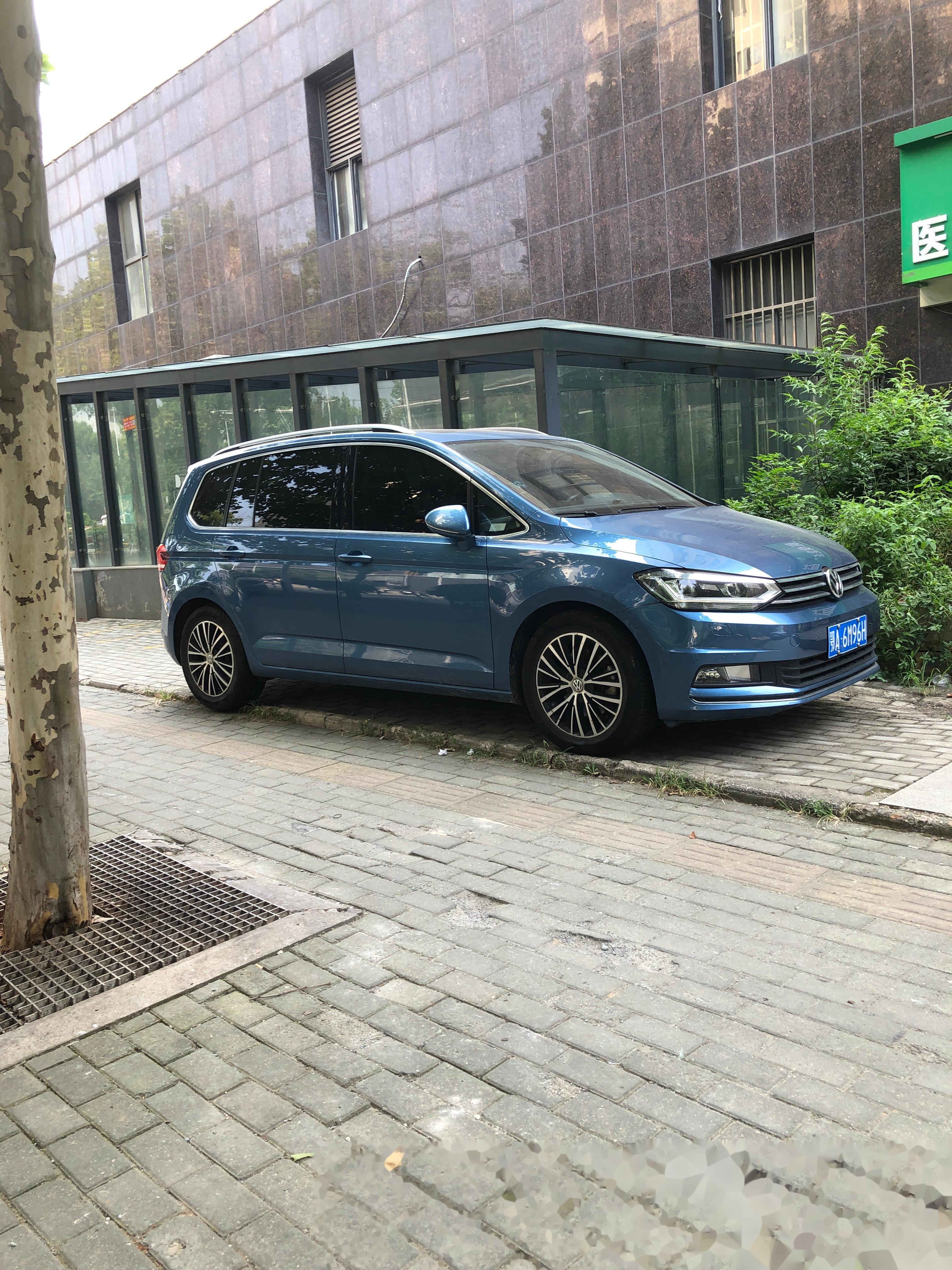 大众途安l买330tsi版本的少之又少,1.8t180马力对一台4.5米的紧凑型