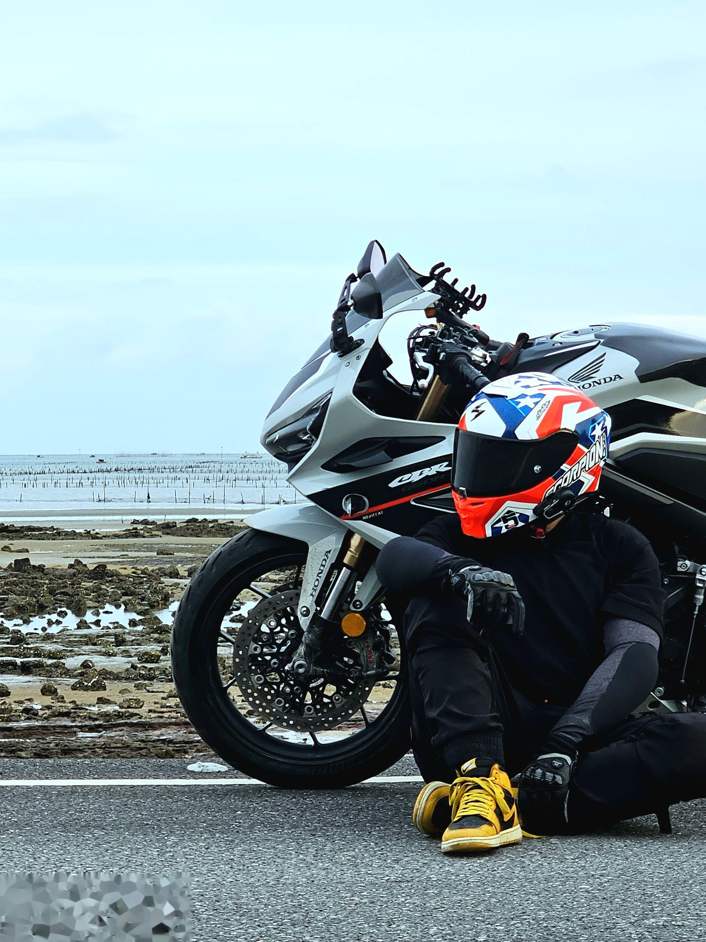 能出车的人是越来越少了 回归到初入摩圈的状态 专注单飞 就是一觉