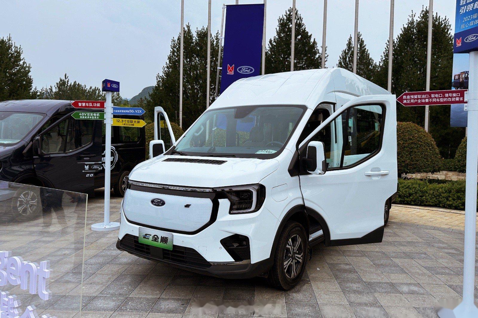 来看看 v363全顺,额,人家现在改名叫全顺t8了,而且还有纯电版