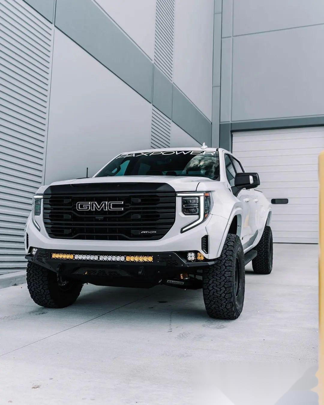 gmcsierra这大皮卡应该丝毫不比福特猛禽差,可惜6.2l大v8应该是进不来