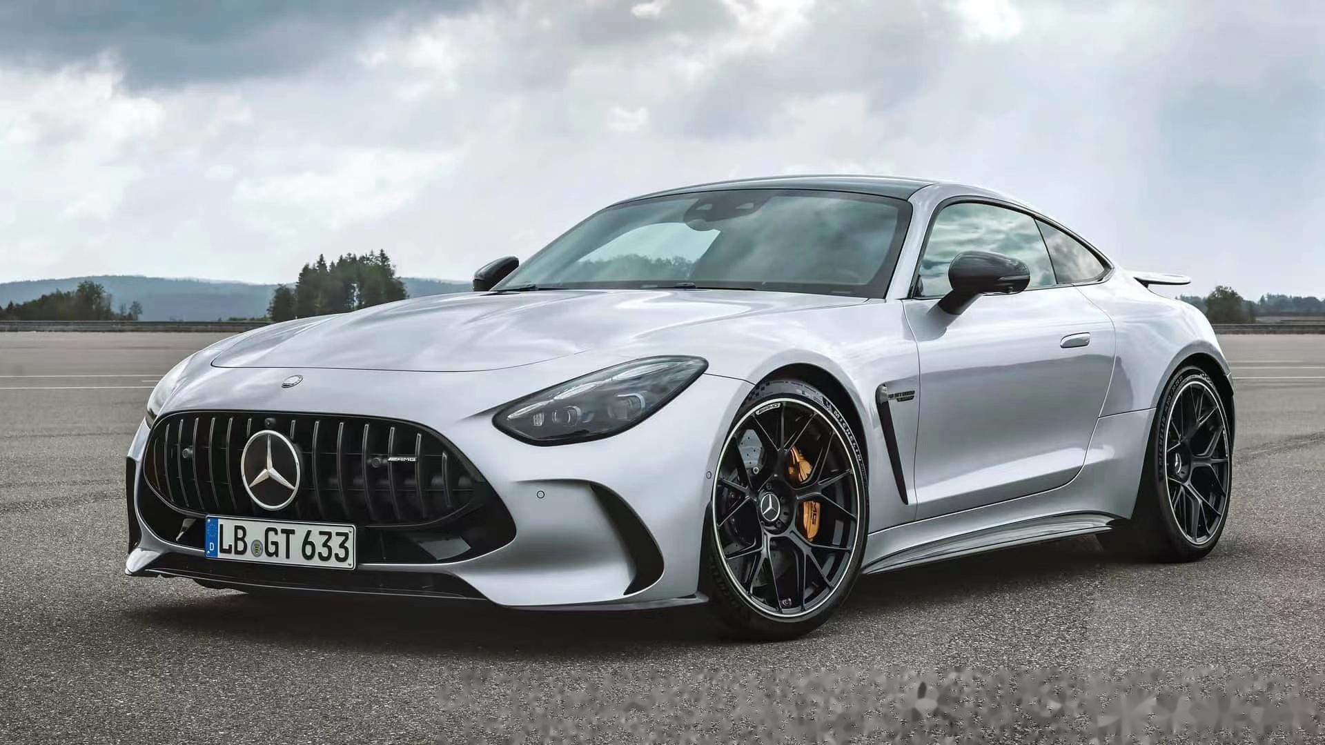 全新一代梅赛德斯-amg gt coupe配备全可变4matic 全轮驱动系统