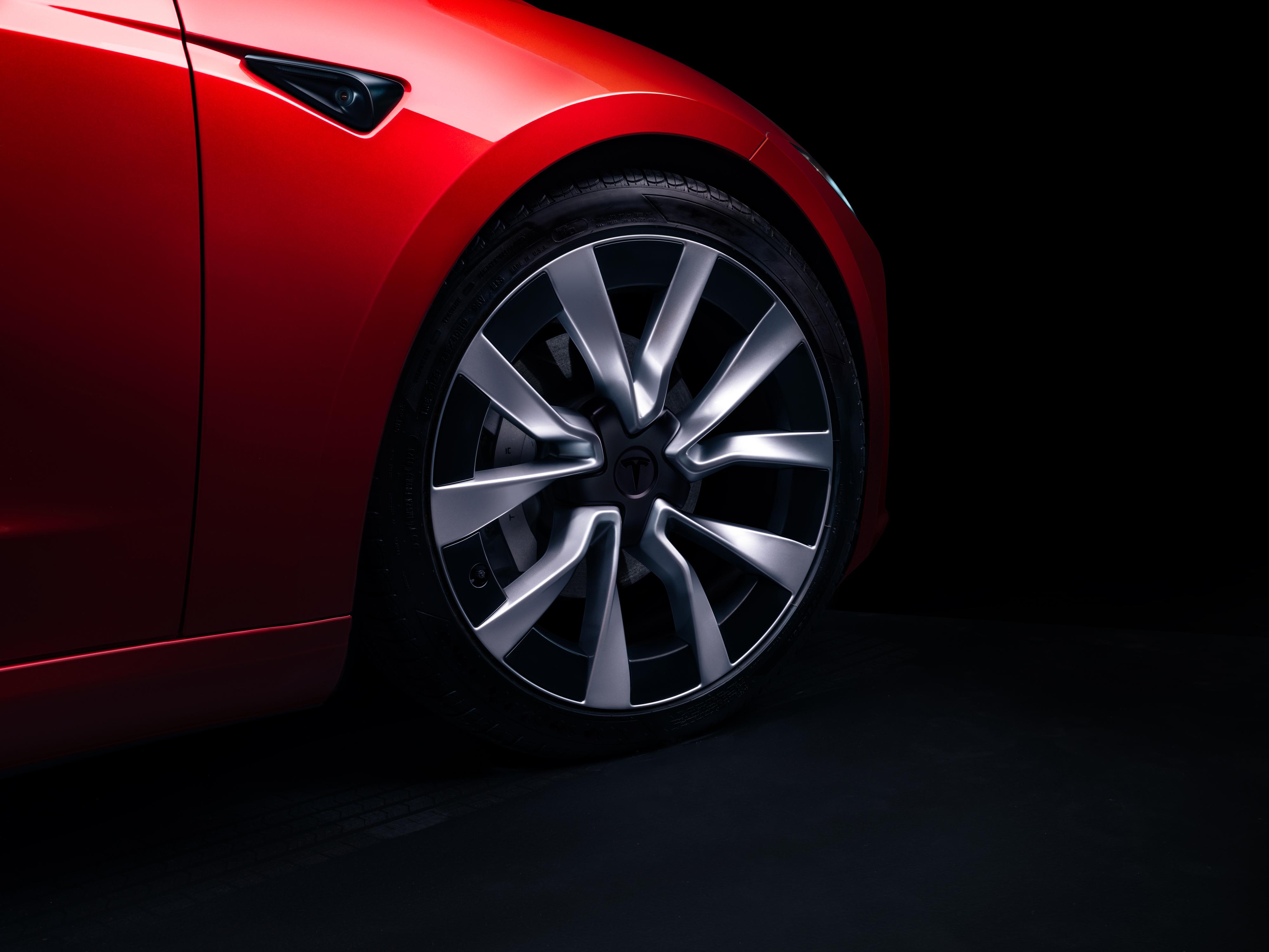 新款特斯拉model 3发布,新车共两款车型,售价25.99万元和29.59万元