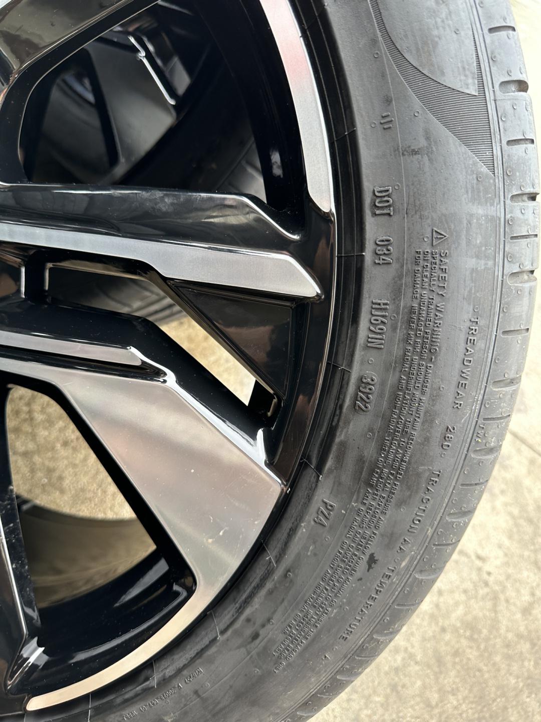 21寸蔚来es6原厂轮毂轮胎