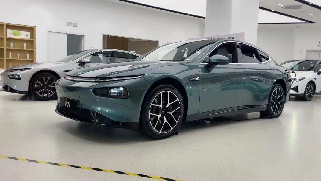 小鹏p7i 702 max 丹拿音响 xngp辅助驾驶 19英寸运动轮毂 星际绿