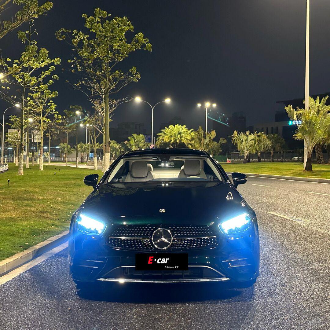 出台"全新"奔驰e轿跑游艇蓝内饰