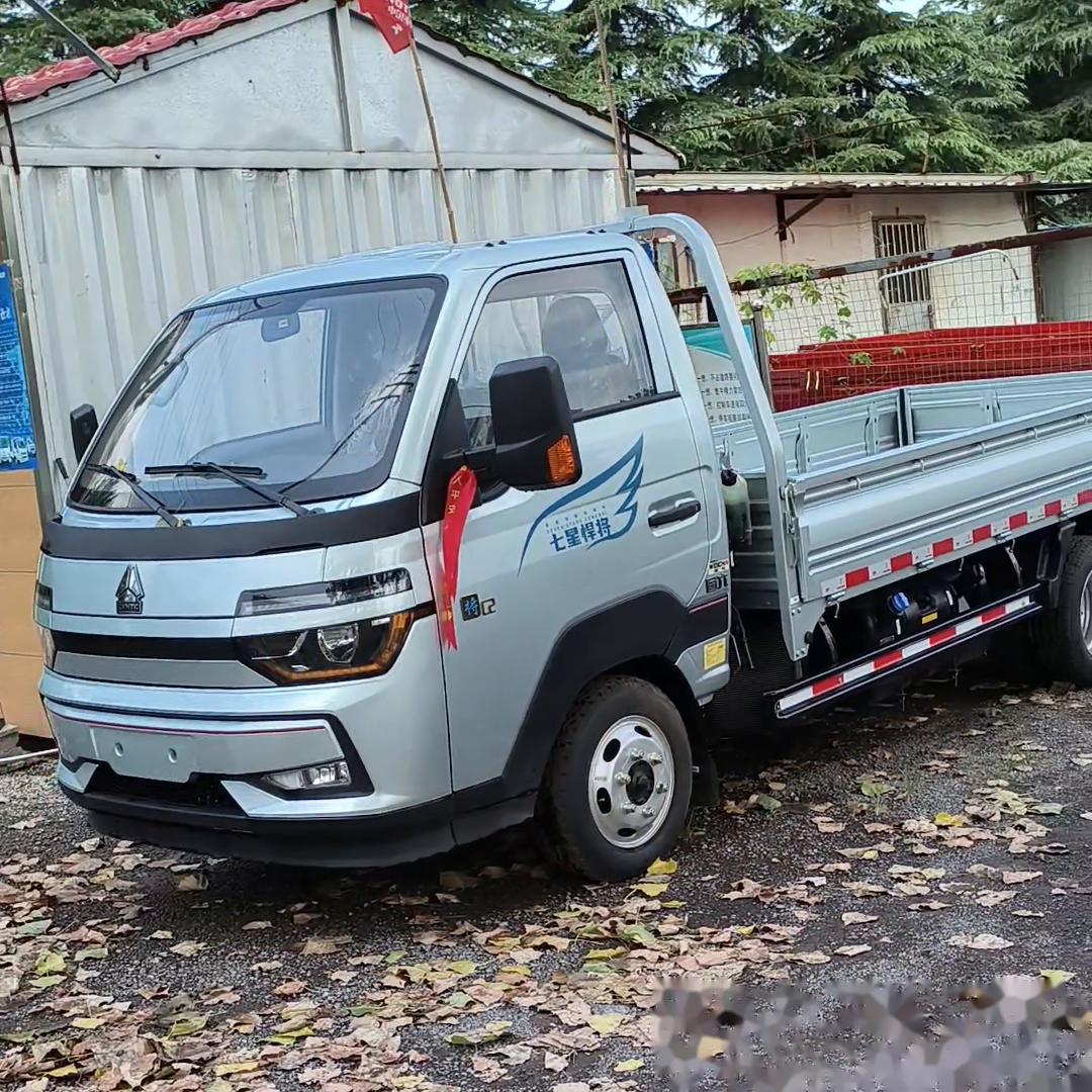 中国重汽的豪沃智相小卡拥有c2,宽体和窄体三种型号