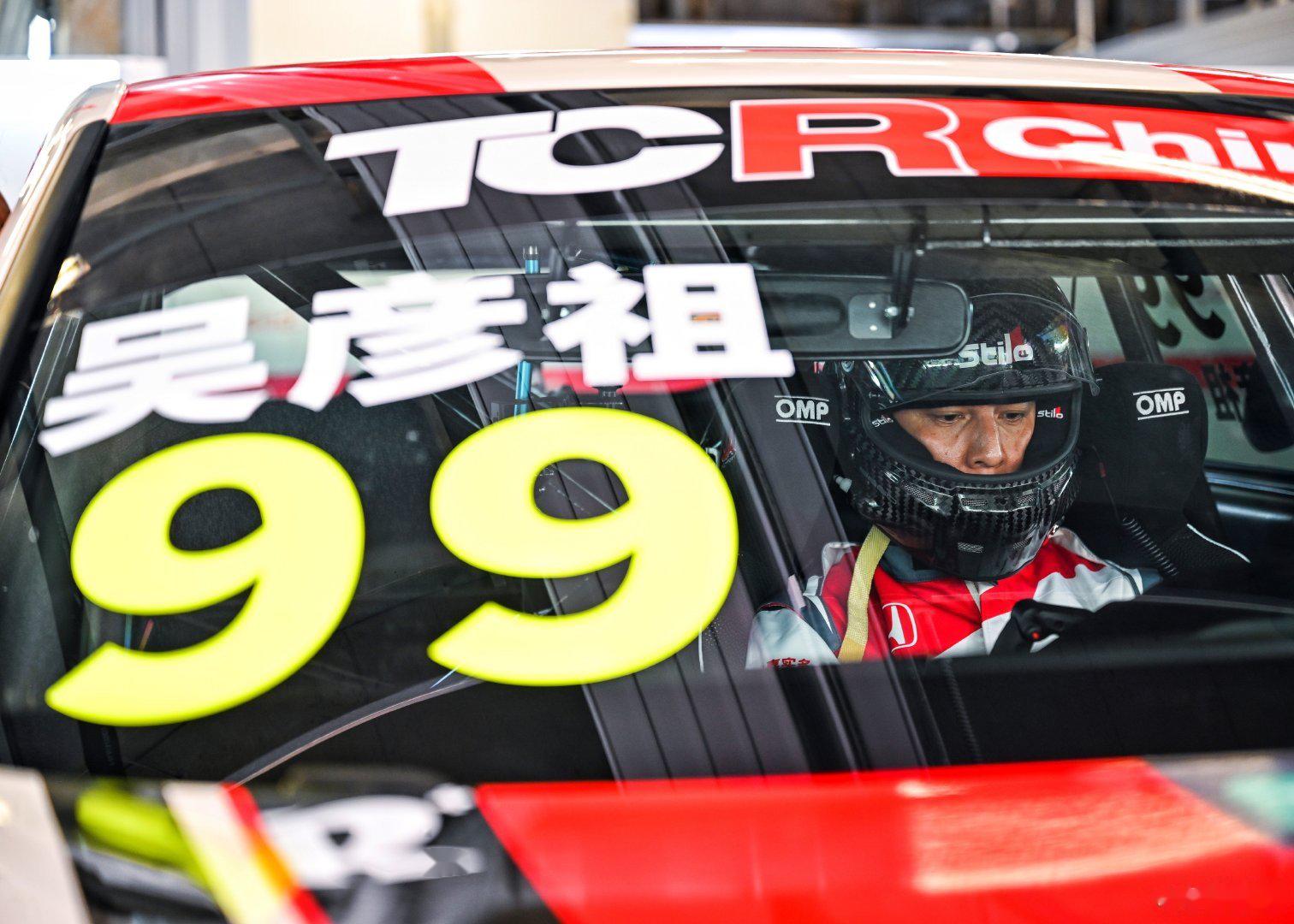 吴彦祖加入东风本田车队,开思域 type-r,跑 ctcc,又真的好帅