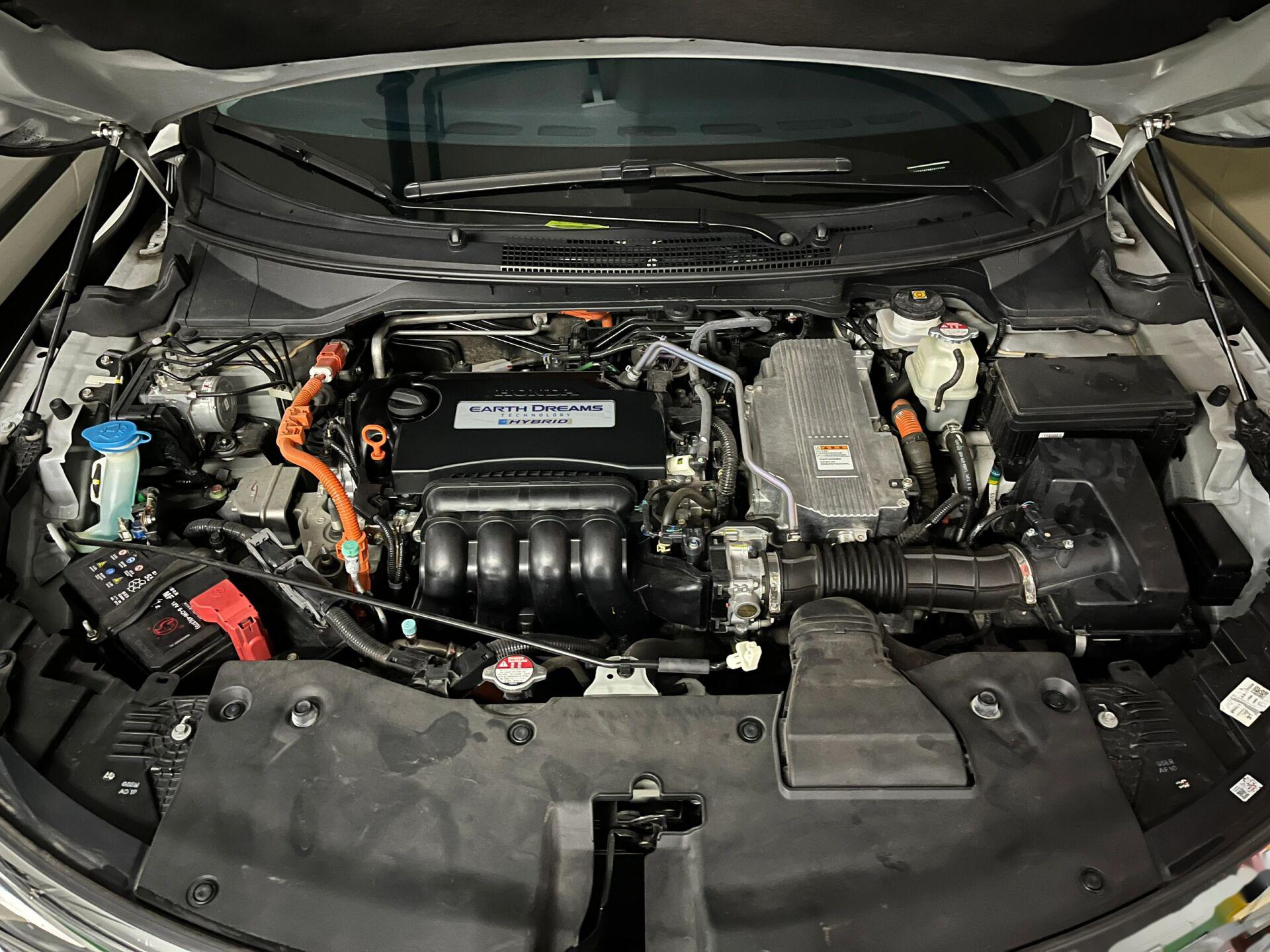 5l自然吸气发动机 开了两年,才把发动机上面贴纸撕了,露出了本田经典